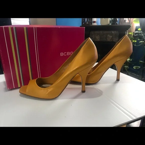 BCBGirls ARIEL Yellow Opalescent Peep Toe Heels - Picture 6 of 7